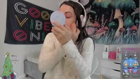 Azucena R online show from December 18, 8:02 pm