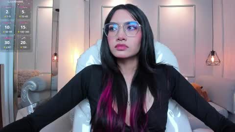 Azura online show from September 30, 7:30 pm