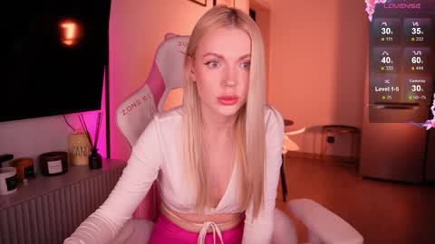 Bonnie  online show from September 25, 1:32 pm