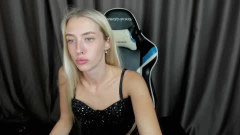 Snapshot of baby__xoxo chatting on September 22, 8:57 am Alice online show from September 22, 8:57 am