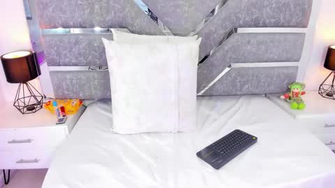 Snapshot of baby_sophie_ chatting on October 21, 7:29 pm Sophie online show from October 21, 7:29 pm
