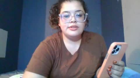 Snapshot of babyelle0 chatting on October 28, 10:25 pm Your Highness Elle online show from October 28, 10:25 pm