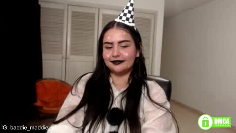 Snapshot of baddie_maddie_ chatting on November 1, 8:18 am want custom text me through my snap 3  online show from November 1, 8:18 am