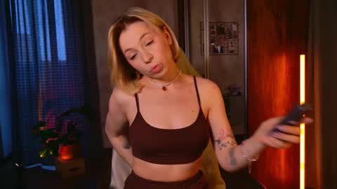 Elly online show from February 7, 2:26 am