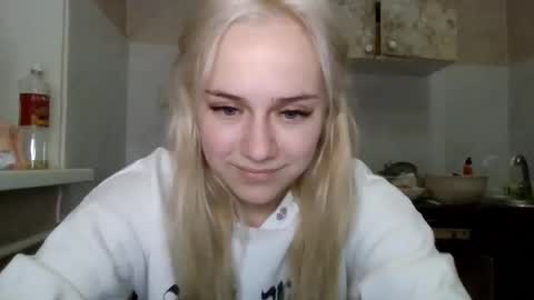 barbie___girl online show from January 6, 7:06 pm