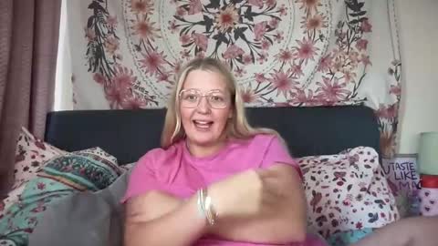 barbiegirl966 online show from October 5, 9:25 am