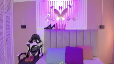 Chantall online show from February 24, 3:27 am