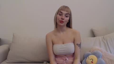 POLLY online show from December 3, 10:39 am