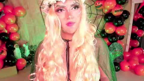 Snapshot of becca_diamond chatting on October 22, 8:58 pm Rebecca online show from October 22, 8:58 pm