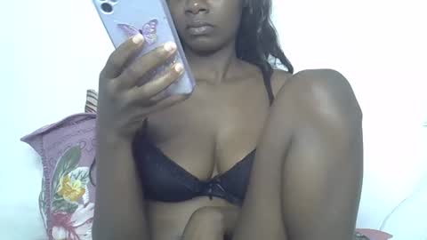 beeswee online show from December 11, 7:42 am