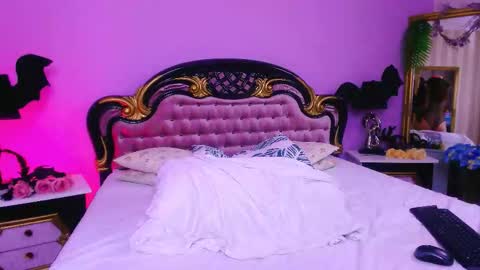 Snapshot of bella_hex chatting on October 25, 12:18 am Bella online show from October 25, 12:18 am