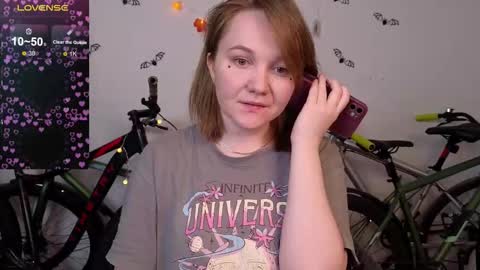 Snapshot of bella_murrrr chatting on October 28, 3:01 am Bella online show from October 28, 3:01 am