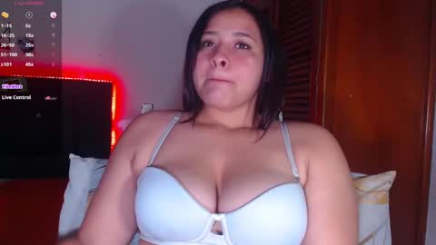 bella_xx9 online show from January 20, 11:32 pm