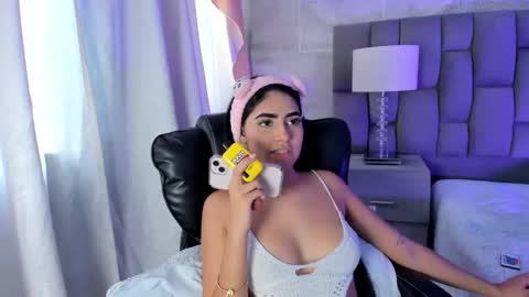 bellaastorm online show from October 12, 8:33 pm