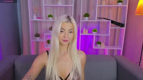 Bella online show from May 2, 1:03 pm