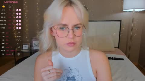 Bella online show from September 30, 1:33 am