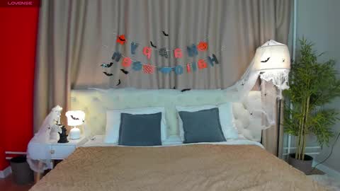 Belle online show from October 27, 9:27 am