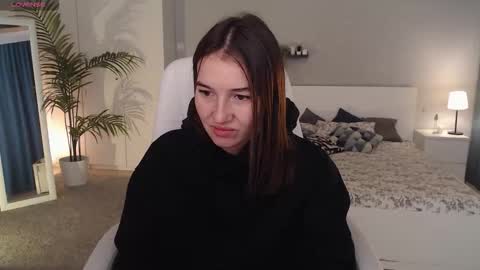 Bella online show from September 19, 1:04 am