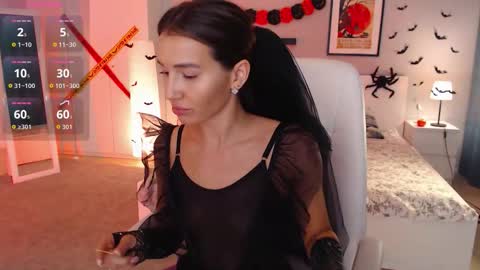 Bella online show from October 31, 1:51 am