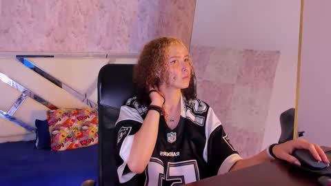 benny_wilson online show from December 14, 4:40 am