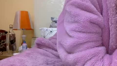 Snapshot of bermudatriangle12 chatting on January 8, 5:15 pm tixxie  online show from January 8, 5:15 pm