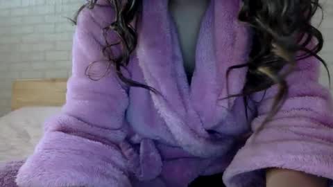 Snapshot of bermudatriangle12 chatting on February 28, 5:15 am tixxie  online show from February 28, 5:15 am