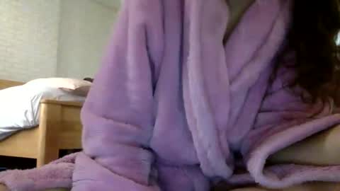 Snapshot of bermudatriangle12 chatting on March 5, 1:21 am tixxie  online show from March 5, 1:21 am