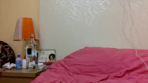 Snapshot of bermudatriangle12 chatting on January 18, 2:58 am tixxie  online show from January 18, 2:58 am