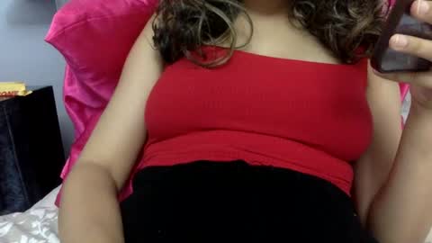 Snapshot of bermudatriangle12 chatting on December 3, 3:33 pm tixxie  online show from December 3, 3:33 pm