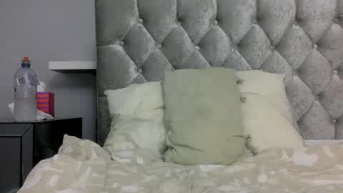 Snapshot of bermudatriangle12 chatting on December 15, 4:59 pm tixxie  online show from December 15, 4:59 pm