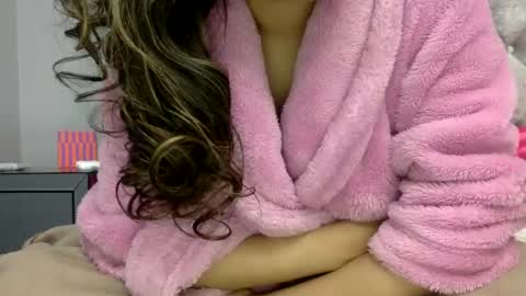 Snapshot of bermudatriangle12 chatting on December 4, 6:28 pm tixxie  online show from December 4, 6:28 pm