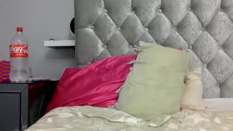 Snapshot of bermudatriangle12 chatting on December 21, 5:29 pm tixxie  online show from December 21, 5:29 pm