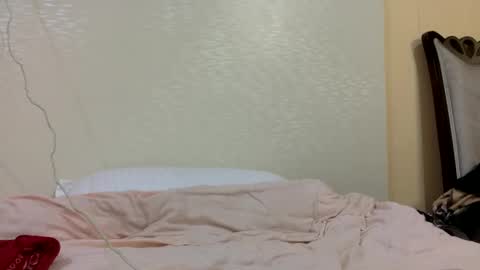 Snapshot of bermudatriangle12 chatting on February 22, 5:12 am tixxie  online show from February 22, 5:12 am