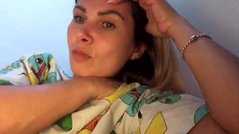 Snapshot of betty199175798 chatting on October 23, 10:05 pm betty199175798 online show from October 23, 10:05 pm