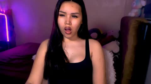 Mia online show from December 24, 2:22 pm