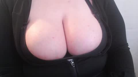 bigbittiesandfun online show from February 5, 8:57 pm