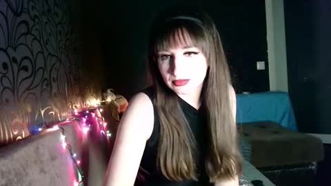 birdie_kiss online show from February 4, 8:01 pm