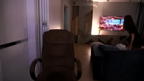 Ann Braslowsky online show from November 23, 12:13 am