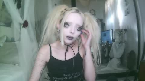 vampire fang  online show from December 17, 10:14 pm