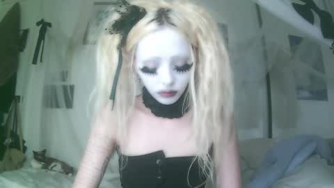 vampire fang  online show from October 1, 8:03 pm