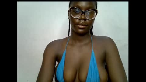 Snapshot of black_petitqueen12 chatting on October 31, 7:07 pm BLACK online show from October 31, 7:07 pm