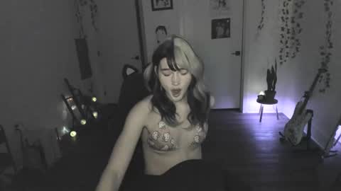 Ella online show from January 8, 1:20 am