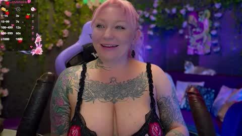 Snapshot of blackedbarbie chatting on October 22, 6:57 pm Alice online show from October 22, 6:57 pm