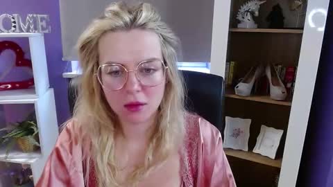 Z O E Y online show from February 18, 8:57 am