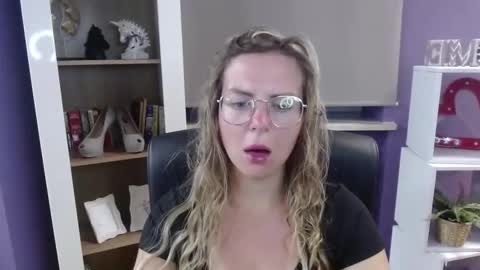 Z O E Y online show from September 22, 4:33 am