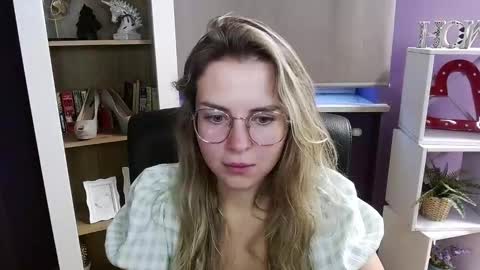 Z O E Y online show from October 10, 5:23 am