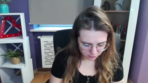 Z O E Y online show from February 21, 7:33 am