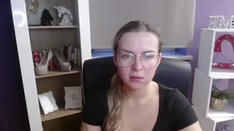 Z O E Y online show from September 15, 4:32 am