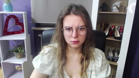 Z O E Y online show from February 18, 5:31 am