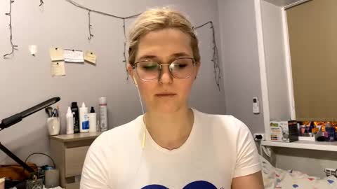 Nicole online show from November 11, 4:04 pm